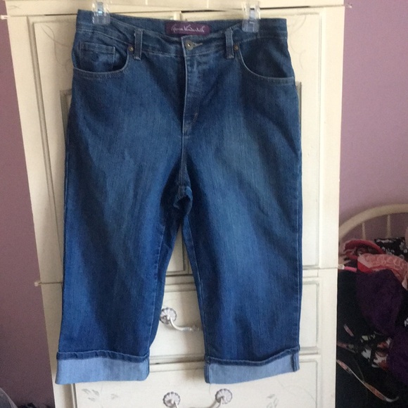 Gloria Vanderbilt cuffed capris - Picture 1 of 4